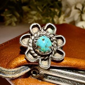 Vintage 925 Genuine Turquoise Flower Ring. Handmade Ring with beautiful design